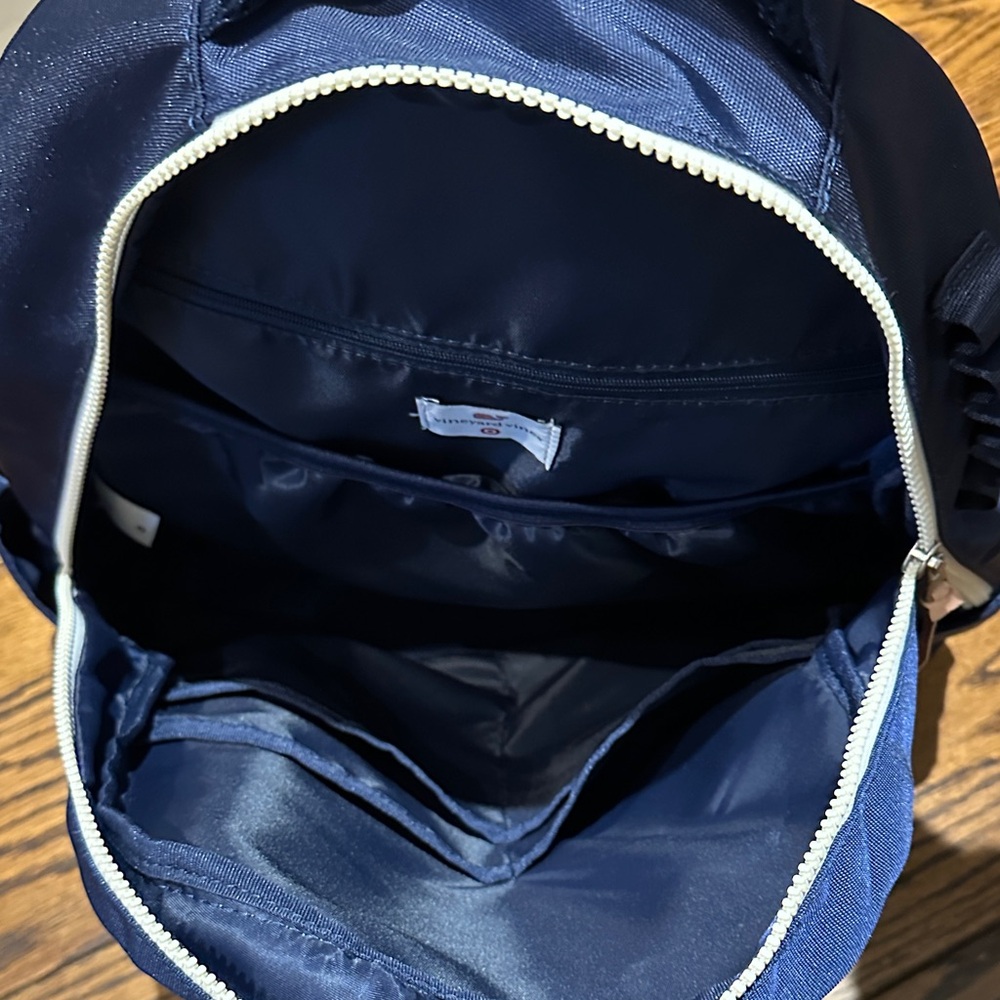 NWT! Vineyard Vines Navy Backpack with Pink Accents - Picture 3 of 3